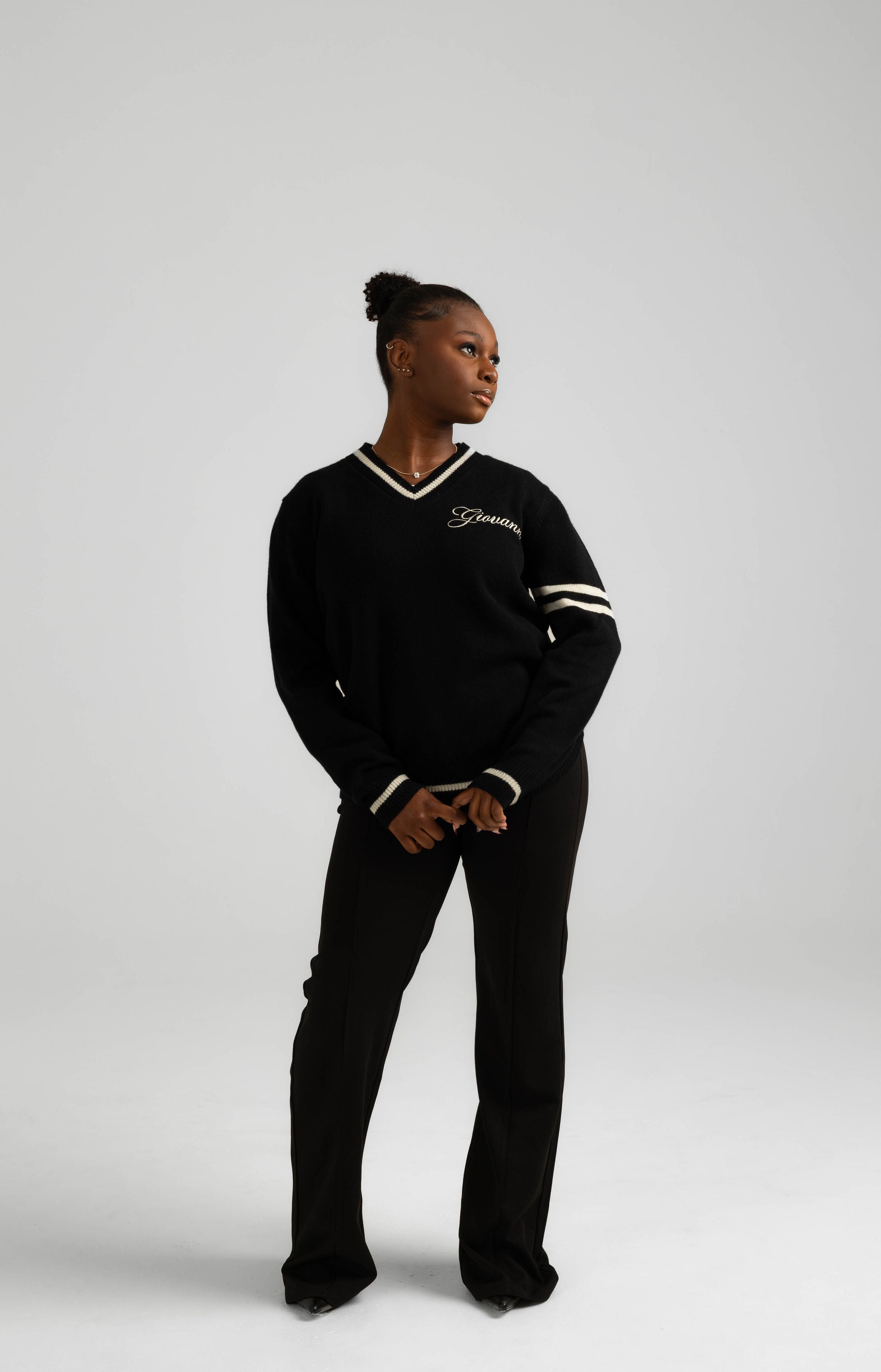 ITALIAN CASHMERE WOOL V-NECK SWEATER - BLACK