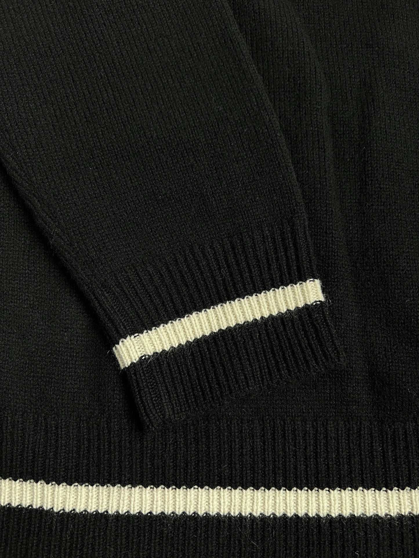 CASHMERE WOOL V-NECK SWEATER - BLACK & CREAM