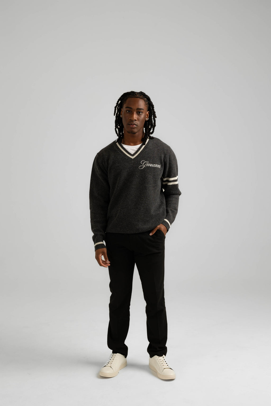 ITALIAN CASHMERE WOOL V-NECK SWEATER - CHARCOAL