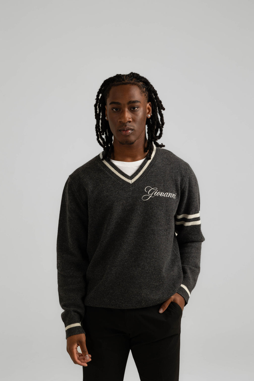 ITALIAN CASHMERE WOOL V-NECK SWEATER - CHARCOAL