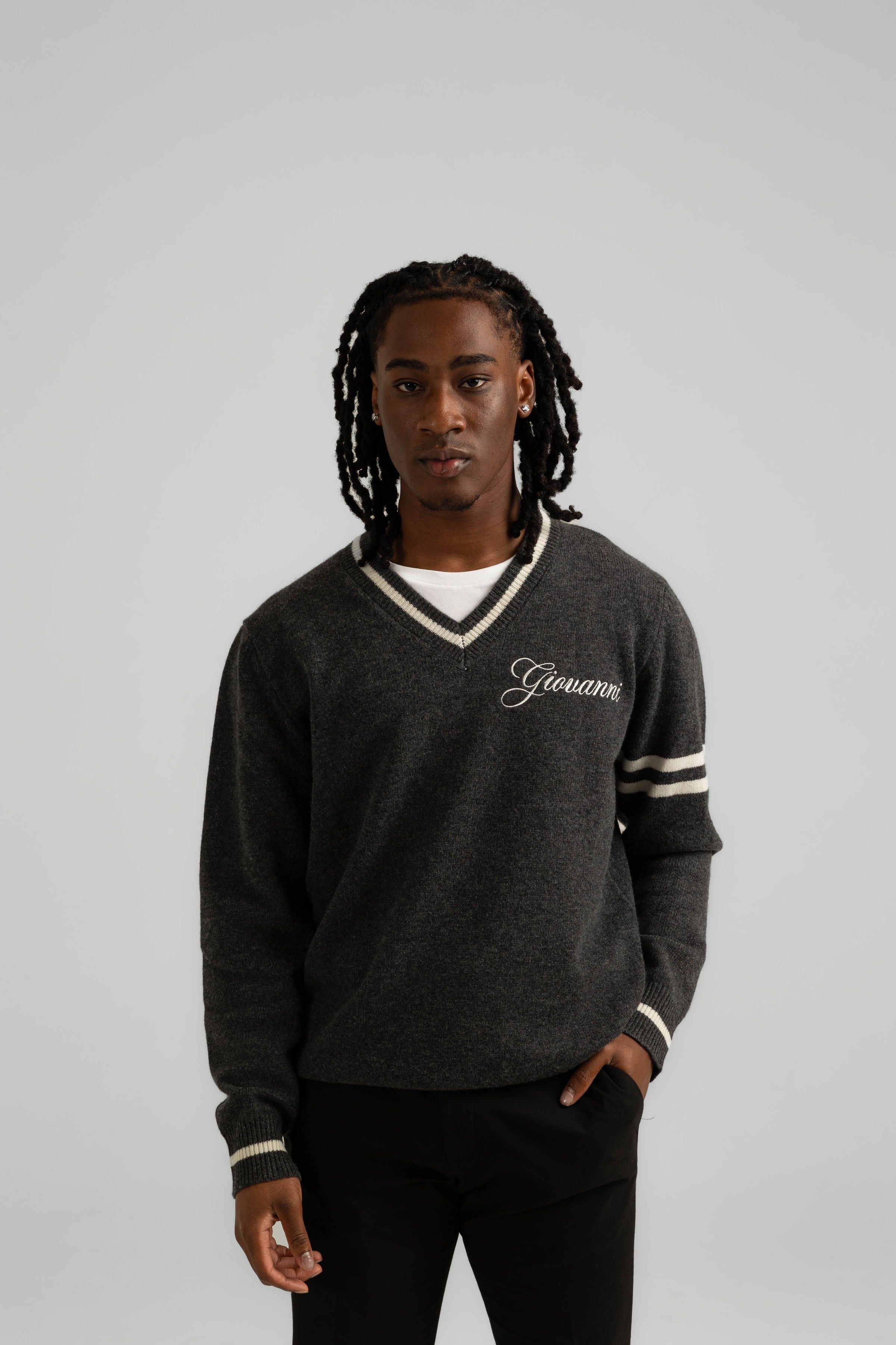 ITALIAN CASHMERE WOOL V-NECK SWEATER - CHARCOAL