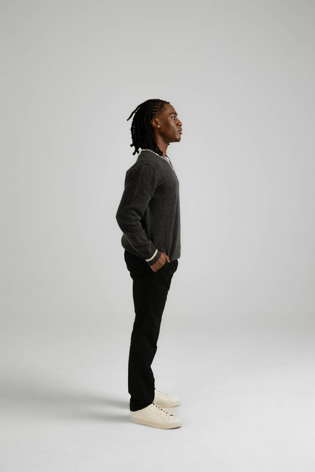 ITALIAN CASHMERE WOOL V-NECK SWEATER - CHARCOAL