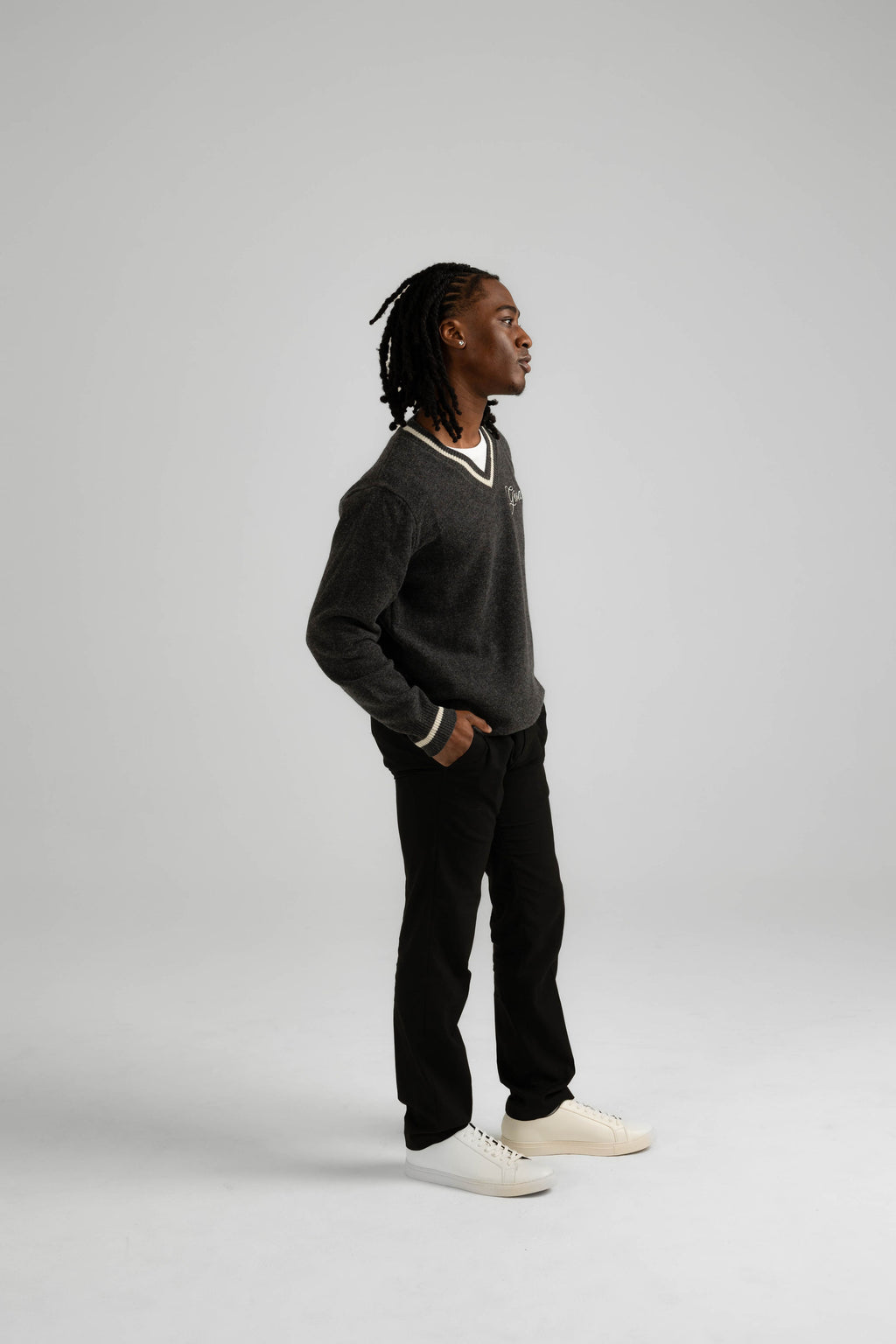 ITALIAN CASHMERE WOOL V-NECK SWEATER - CHARCOAL