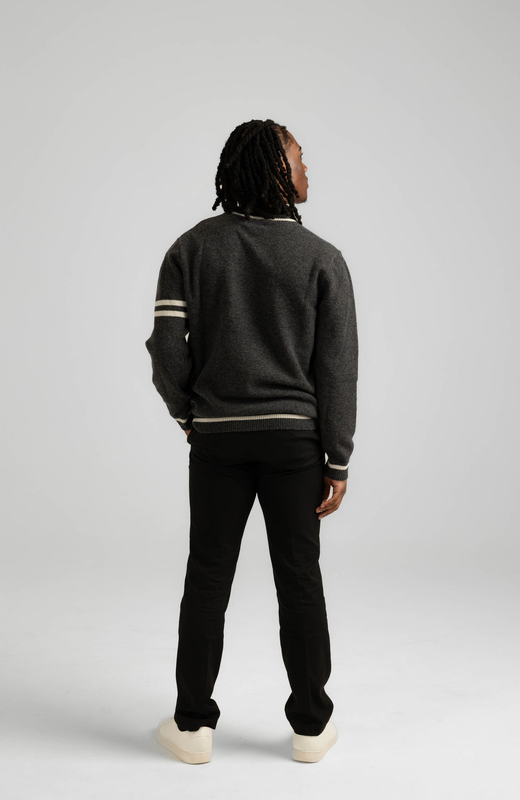 ITALIAN CASHMERE WOOL V-NECK SWEATER - CHARCOAL