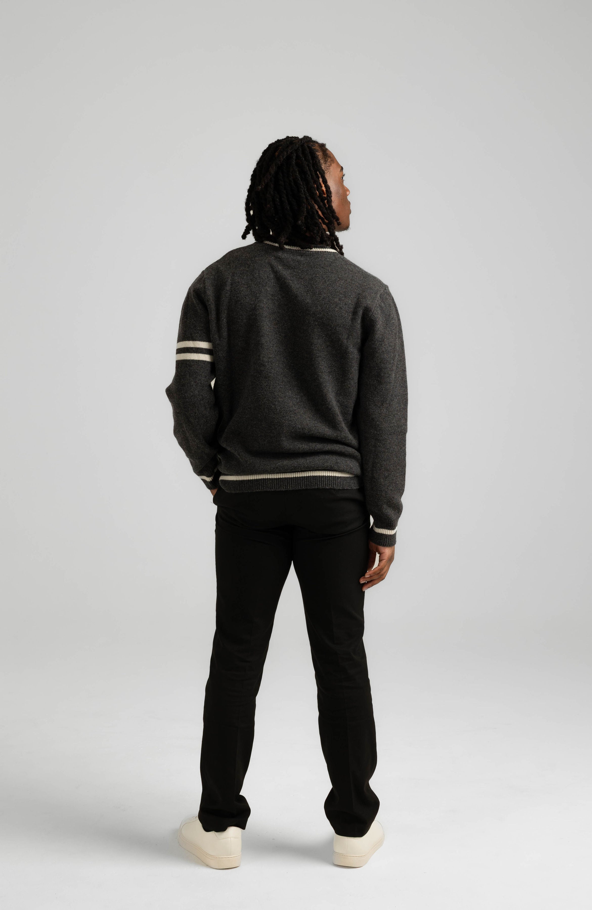 ITALIAN CASHMERE WOOL V-NECK SWEATER - CHARCOAL