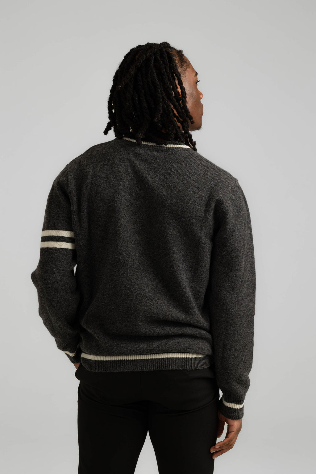 ITALIAN CASHMERE WOOL V-NECK SWEATER - CHARCOAL