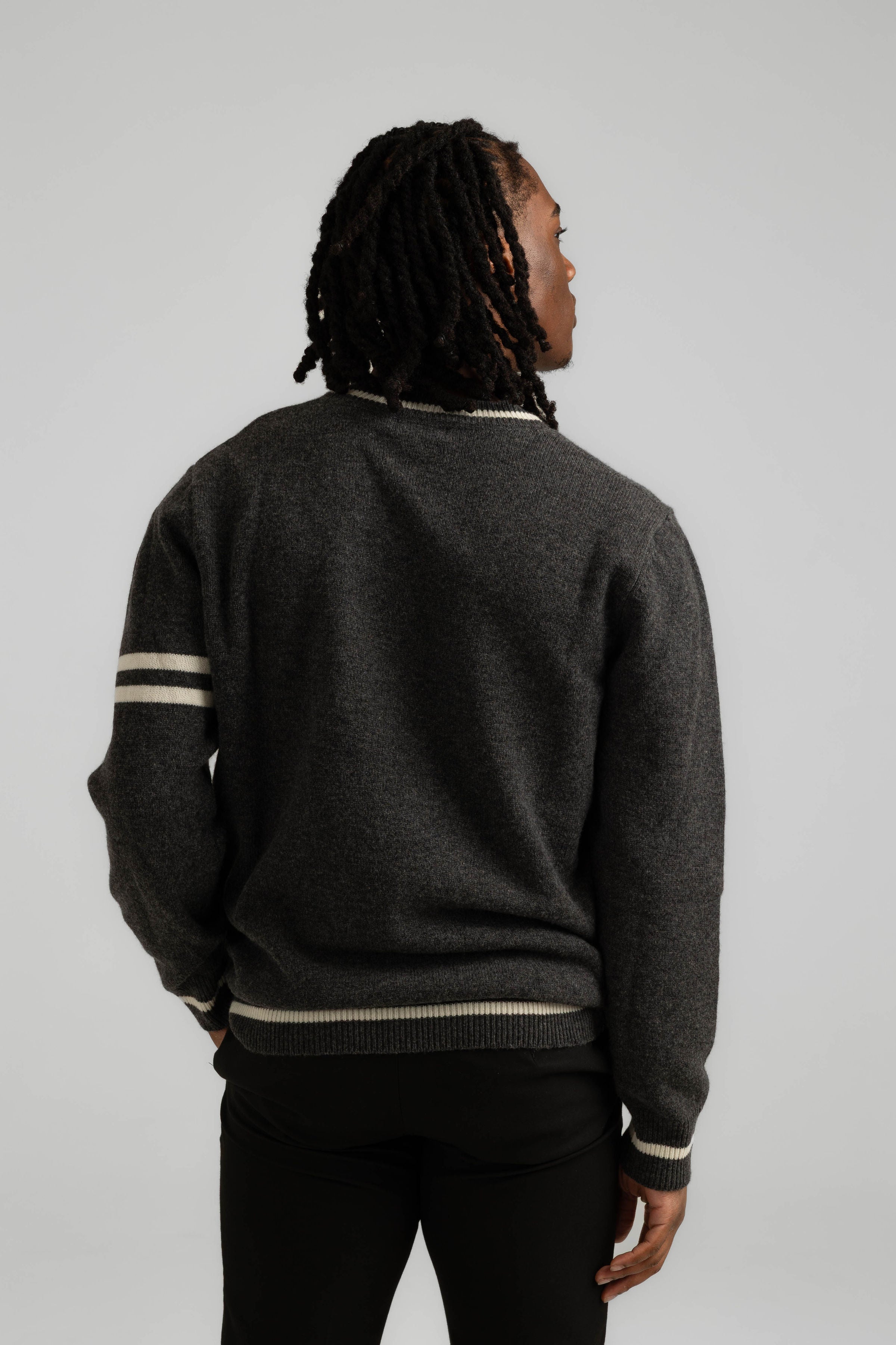 ITALIAN CASHMERE WOOL V-NECK SWEATER - CHARCOAL