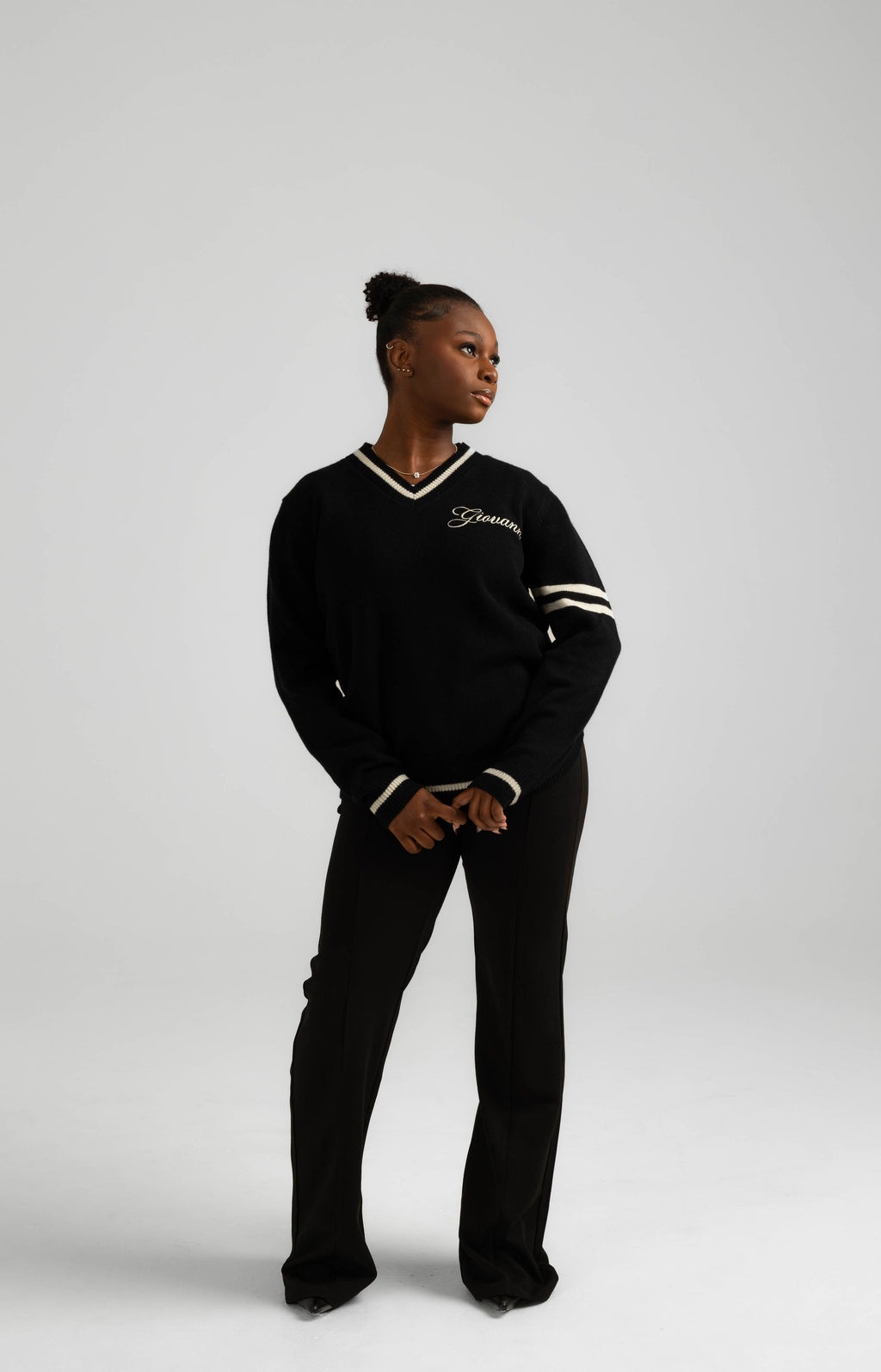 ITALIAN CASHMERE WOOL V-NECK SWEATER - BLACK