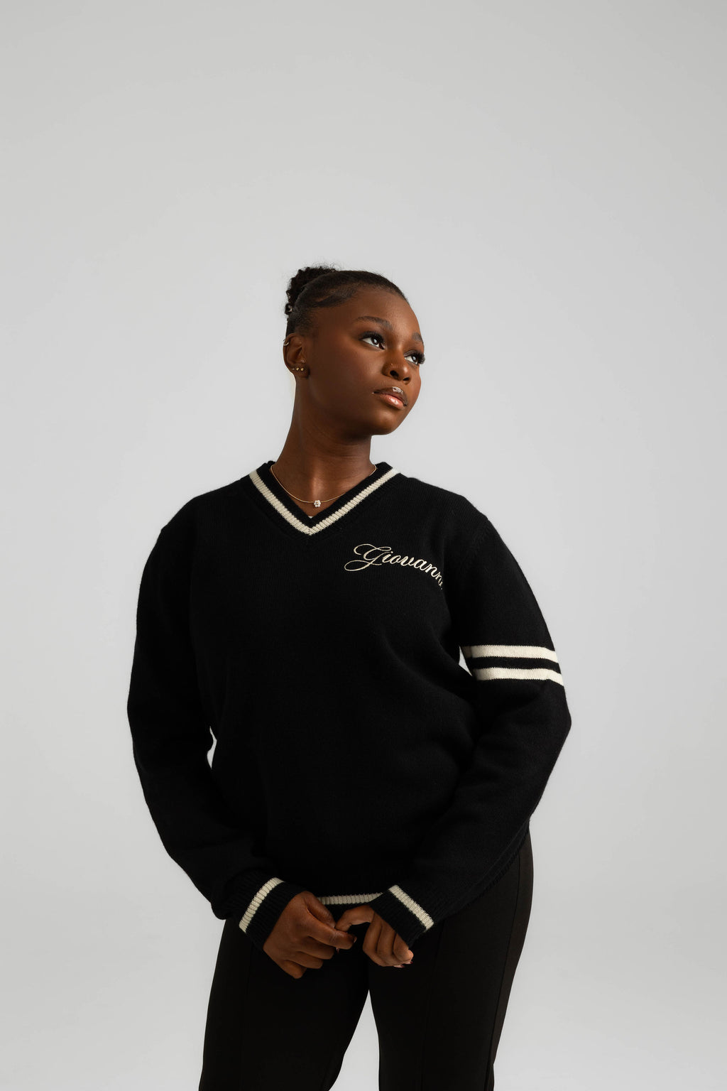 ITALIAN CASHMERE WOOL V-NECK SWEATER - BLACK